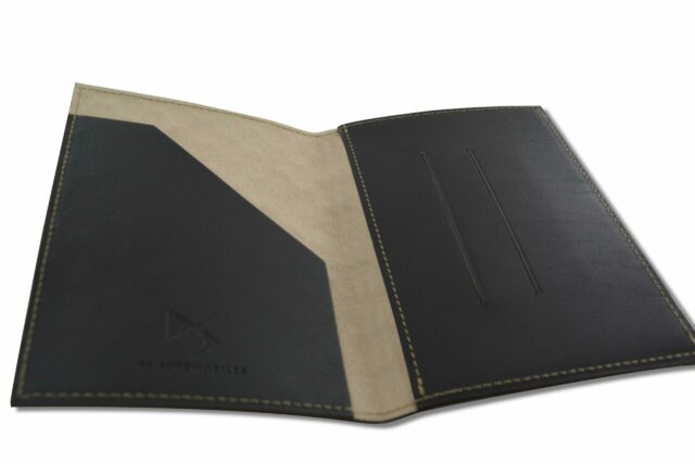 Porte carte grise - Grey leather card holder by DS Automobiles