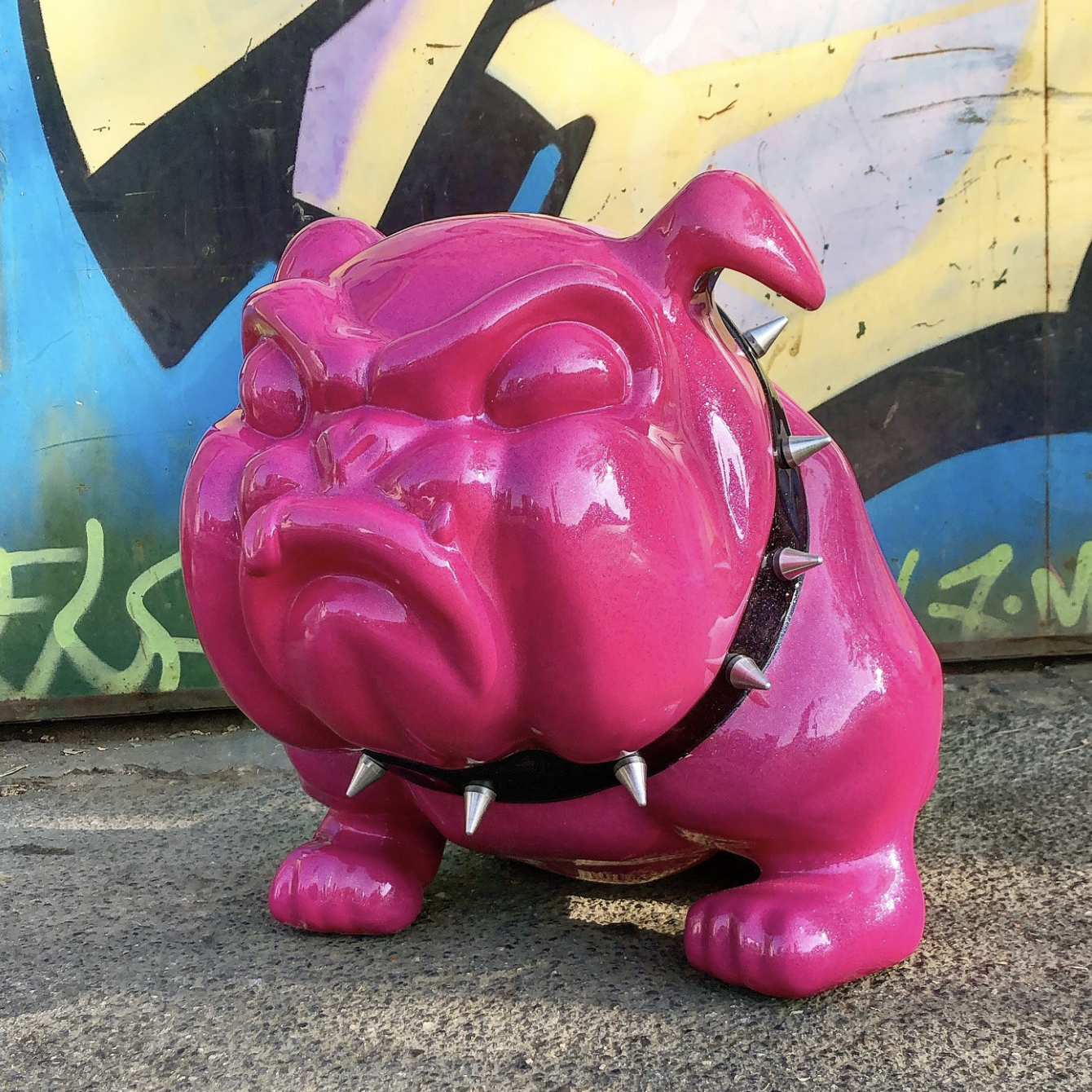 sculpture-bulldog-rose-paillette-frederic-avella.png